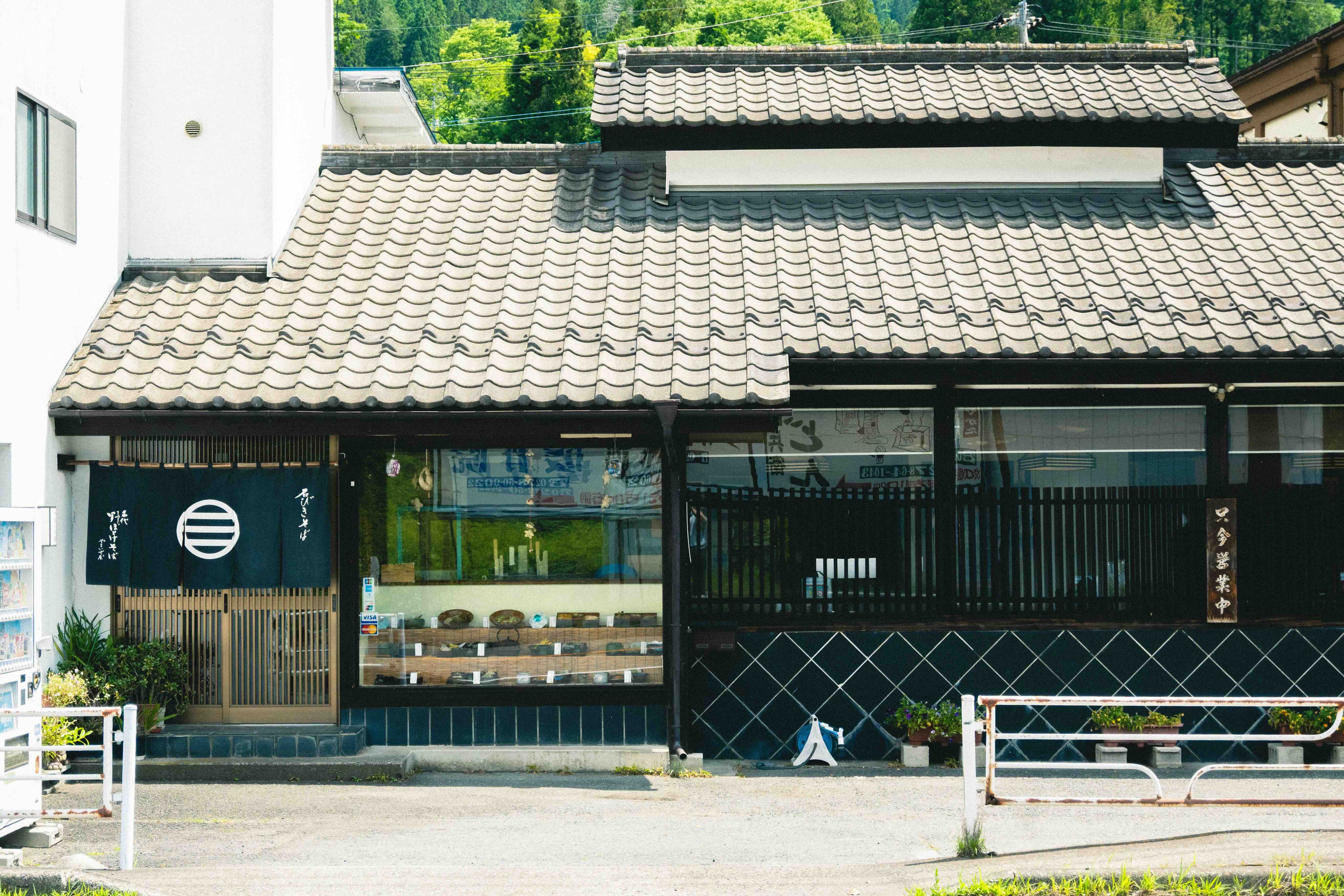 店舗内観1